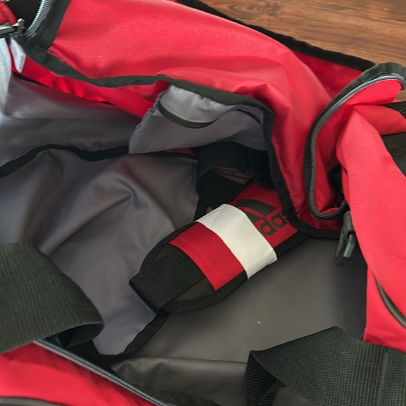 Adidas medium size basketball bag or duffle bag. - Picture 7 of 7